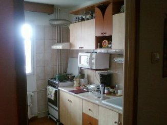 vanzare apartament semidecomandat, zona Basarabia, orasul Bucuresti, suprafata utila 70 mp