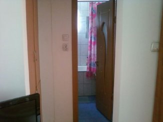 vanzare apartament cu 3 camere, semidecomandat, in zona Basarabia, orasul Bucuresti