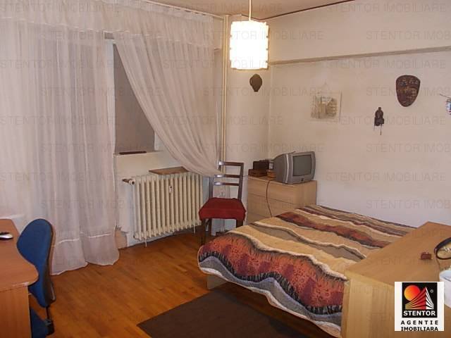 vanzare apartament cu 3 camere, decomandat, in zona Panduri, orasul Bucuresti