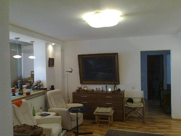 vanzare apartament cu 3 camere, semidecomandat, in zona Colentina, orasul Bucuresti