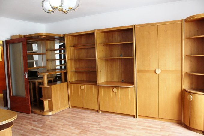 http://realkom.ro/anunt/inchirieri-apartamente/realkom-agentie-imobiliara-oferta-inchiriere-apartament-3-camere-mircea-voda/1377