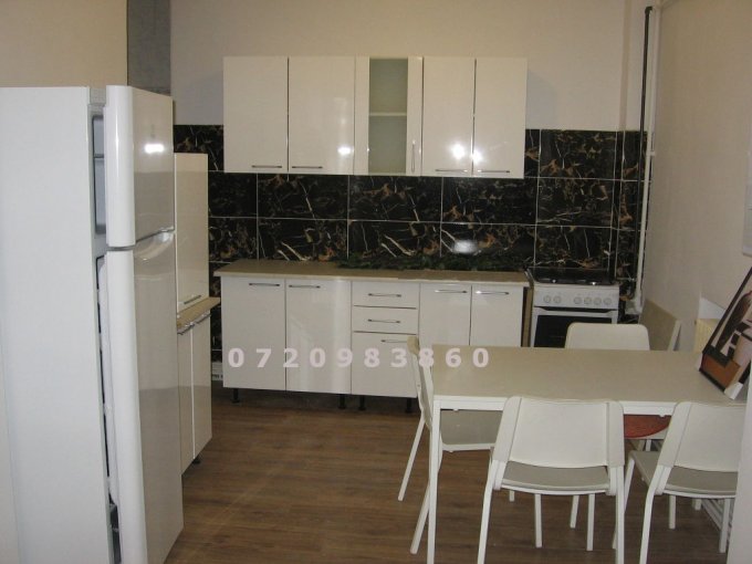 inchiriere apartament cu 3 camere, semidecomandat, in zona Unirii, orasul Bucuresti