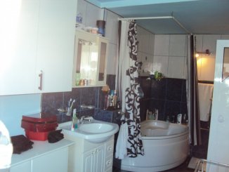 vanzare apartament cu 3 camere, decomandat, in zona Nerva Traian, orasul Bucuresti