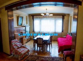 vanzare apartament cu 3 camere, semidecomandat, in zona Unirii, orasul Bucuresti