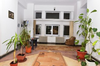vanzare apartament cu 3 camere, decomandat, in zona Unirii, orasul Bucuresti