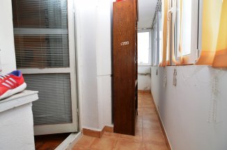 http://www.realkom.ro/anunt/vanzari-apartamente/realkom-agentie-imobiliara-decebal-oferta-vanzare-apartament-3-camere-decebal-pink-cafe/1819