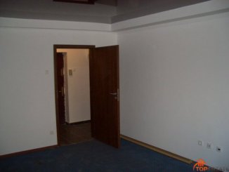  Bucuresti, zona Tineretului, apartament cu 3 camere de inchiriat, Semi-mobilata modest