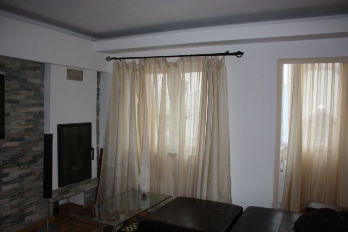vanzare apartament cu 3 camere, decomandat, in zona Vitan Mall, orasul Bucuresti