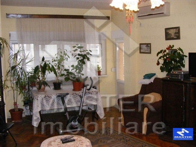 vanzare apartament cu 4 camere, decomandat, in zona Cotroceni, orasul Bucuresti