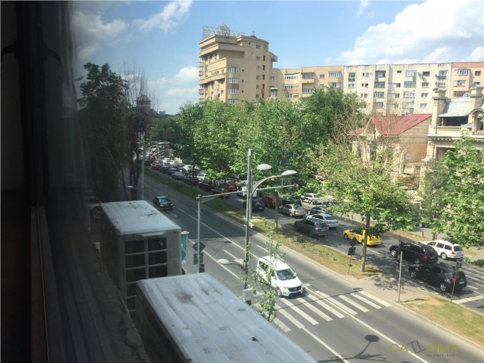 agentie imobiliara inchiriez apartament decomandat, in zona Piata Victoriei, orasul Bucuresti