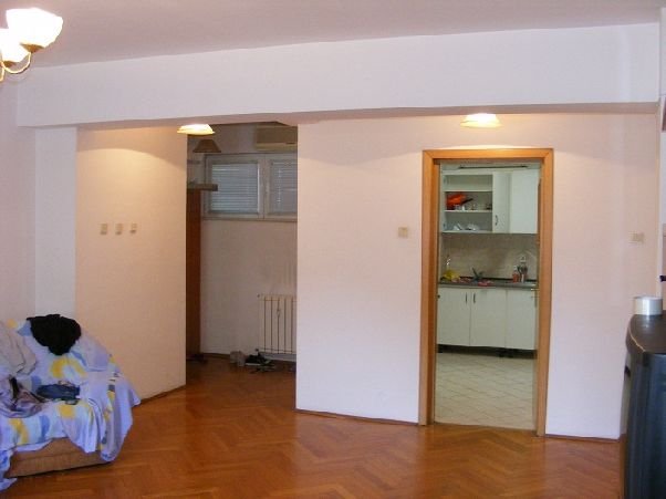 vanzare apartament decomandata, zona Victoriei, orasul Bucuresti, suprafata utila 100 mp