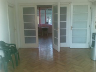vanzare apartament cu 4 camere, semidecomandat, in zona Armeneasca, orasul Bucuresti