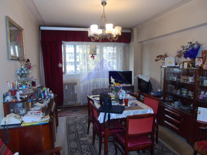 vanzare apartament cu 4 camere, decomandat, in zona Pantelimon, orasul Bucuresti