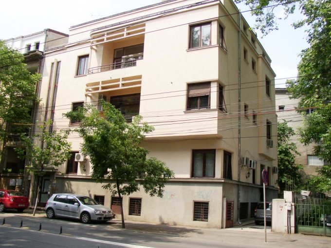 proprietar inchiriez apartament decomandat, in zona Piata Romana, orasul Bucuresti