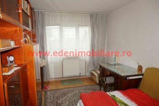 vanzare apartament cu 4 camere, decomandat, in zona Manastur, orasul Cluj Napoca