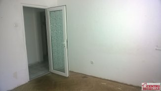 agentie imobiliara vand apartament decomandat, in zona Ciresica, orasul Constanta