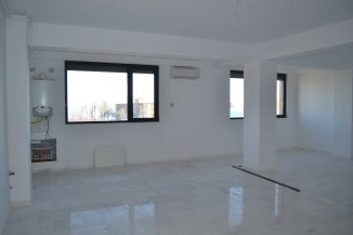 vanzare apartament decomandat, zona Centru, localitatea Mamaia, suprafata utila 90 mp