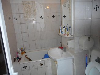 agentie imobiliara vand apartament decomandat, in zona Poarta 6, orasul Constanta