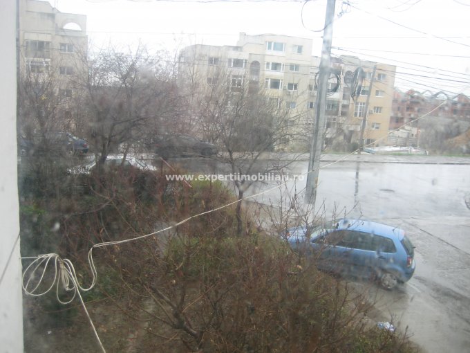 agentie imobiliara vand apartament decomandat, in zona Faleza Nord, orasul Constanta