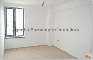 Apartament cu 2 camere de vanzare, confort Redus, zona Tomis Plus,  Constanta