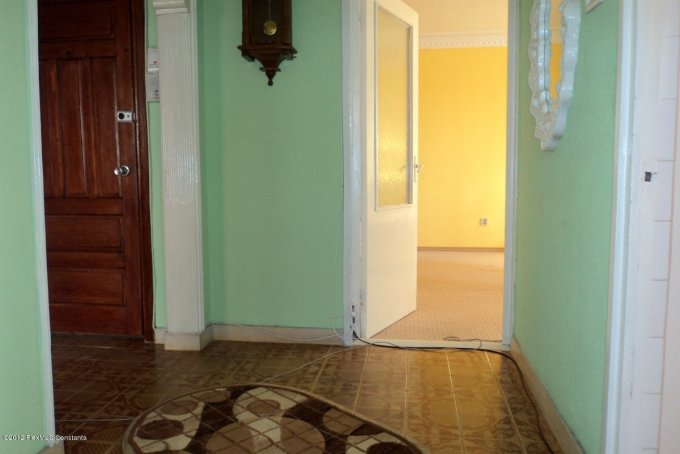 Apartament cu 3 camere de vanzare, confort 1, zona Km 4-5,  Constanta