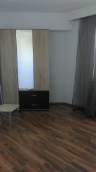 vanzare apartament cu 3 camere, decomandat, in zona Casa de Cultura, orasul Constanta