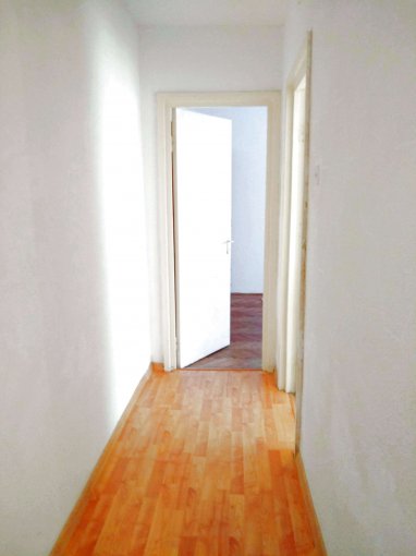 inchiriere apartament cu 3 camere, semidecomandat, in zona Inel 2, orasul Constanta