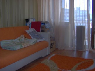 vanzare apartament cu 3 camere, decomandata, in zona Trocadero, orasul Constanta