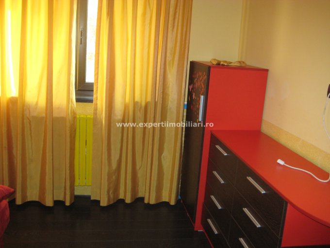 Apartament cu 3 camere de vanzare, confort 1, zona Tomis Nord,  Constanta