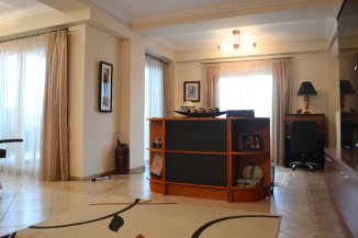 vanzare apartament cu 3 camere, decomandat, localitatea Mamaia Nord