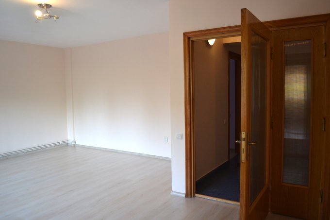 Apartament cu 3 camere de inchiriat, confort Lux, zona Delfinariu,  Constanta
