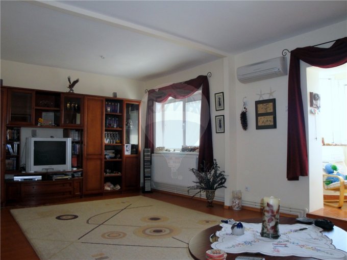 Apartament cu 3 camere de vanzare, confort Lux, zona Faleza Nord,  Constanta