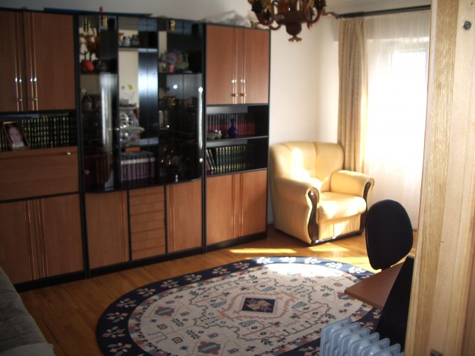 vanzare apartament cu 3 camere, decomandat, in zona Boema, orasul Constanta