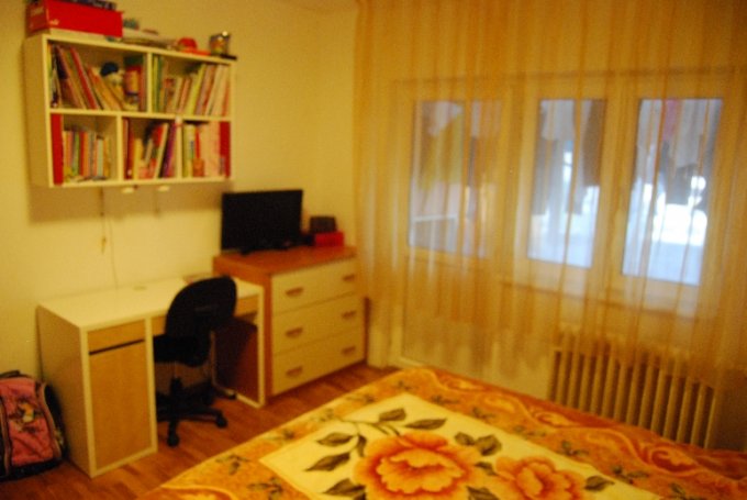 vanzare apartament cu 3 camere, decomandat, in zona Tomis Nord, orasul Constanta