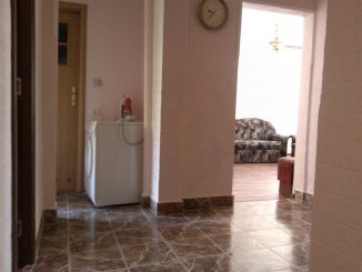 vanzare apartament cu 4 camere, decomandat, in zona Sud, orasul Murfatlar Basarabi