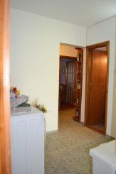 vanzare apartament cu 4 camere, decomandat, in zona Trocadero, orasul Constanta