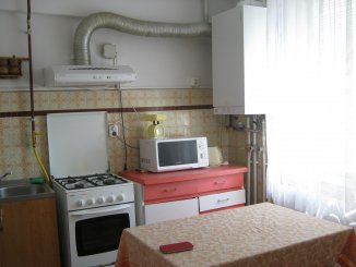 inchiriere apartament cu 4 camere, decomandat, in zona Cazino, orasul Constanta