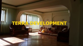 vanzare apartament cu 4 camere, decomandat, in zona Casa de Cultura, orasul Constanta