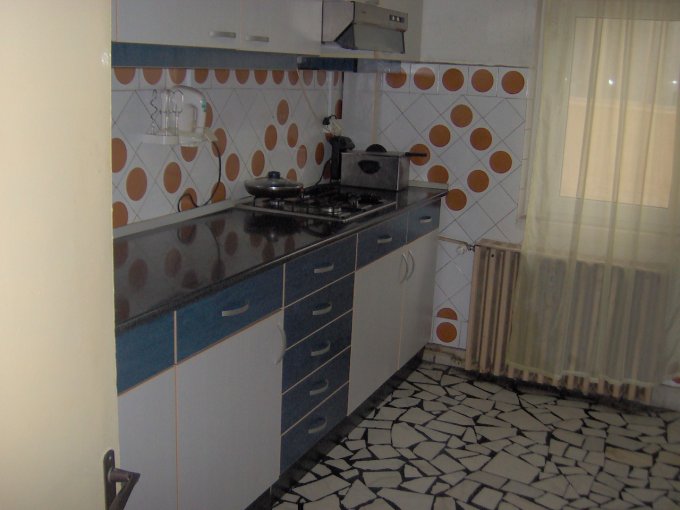 vanzare apartament cu 4 camere, decomandata, in zona Dacia, orasul Constanta