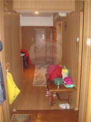agentie imobiliara vand apartament decomandata, in zona Trocadero, orasul Constanta