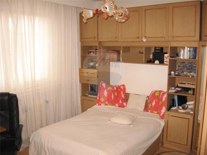 Apartament cu 4 camere de vanzare, confort Lux, zona Tomis Nord,  Constanta