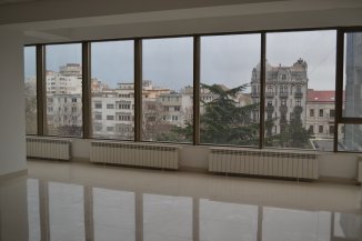 vanzare de la agentie imobiliara, birou cu 10 camere, in zona Centru, orasul Constanta