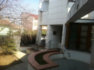Vila de vanzare cu 1 etaj si 8 camere, in zona Faleza Nord, Constanta