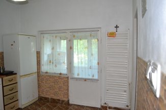 vanzare vila de la agentie imobiliara, cu 1 etaj, 6 camere, comuna Lazu