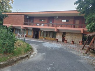 Vila de vanzare cu 1 etaj si 15 camere, Mamaia Constanta