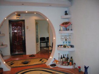  Dambovita Pucioasa, zona Central, apartament cu 3 camere de vanzare