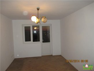 Apartament cu 3 camere de vanzare, confort 1, zona Micro 8,  Targoviste Dambovita