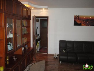 vanzare apartament cu 4 camere, semidecomandat, in zona Centru, orasul Targoviste