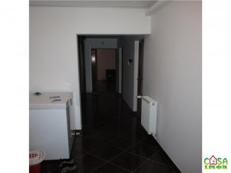 Apartament cu 4 camere de vanzare, confort 1, zona Centru,  Targoviste Dambovita