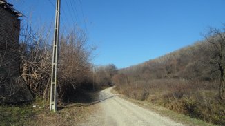 vanzare teren intravilan de la agentie imobiliara cu suprafata de 83000 mp, in zona Valea Voievozilor, orasul Targoviste